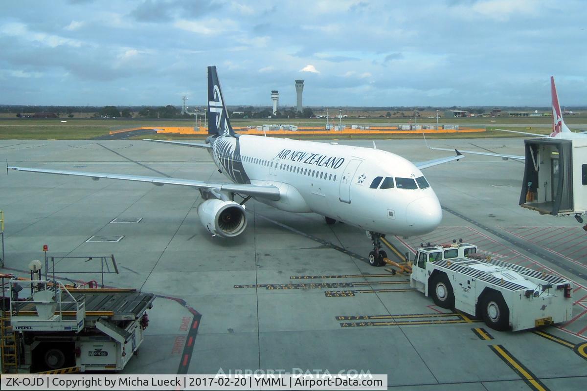 ZK-OJD, 2003 Airbus A320-232 C/N 2130, At Tullamarine