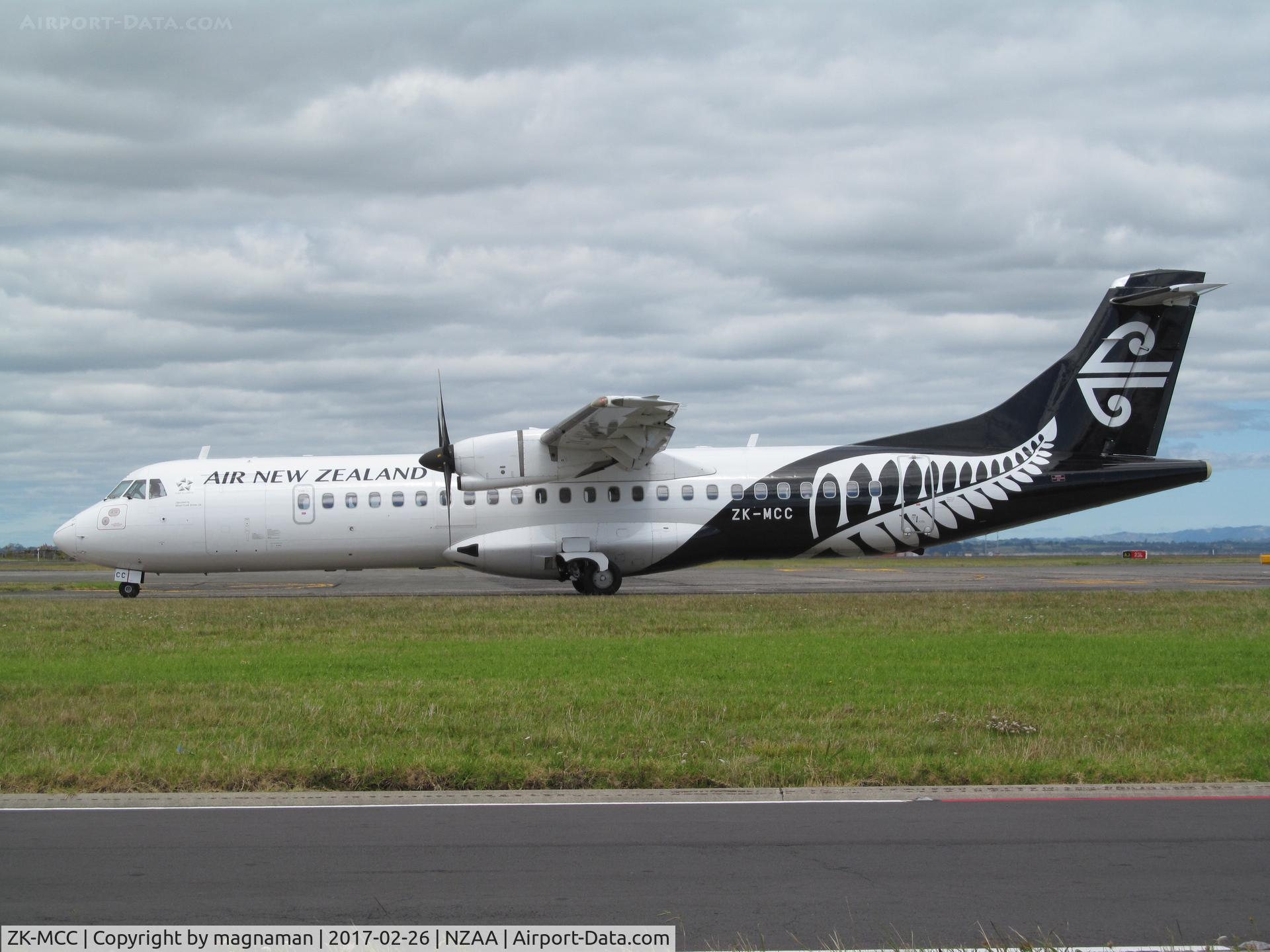 ZK-MCC, 2004 ATR 72-212A C/N 714, taxying out