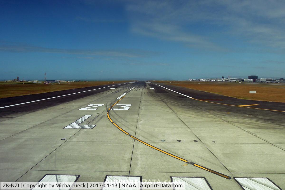 ZK-NZI, 2016 Boeing 787-9 Dreamliner Dreamliner C/N 37965, Turning onto Runway 23L