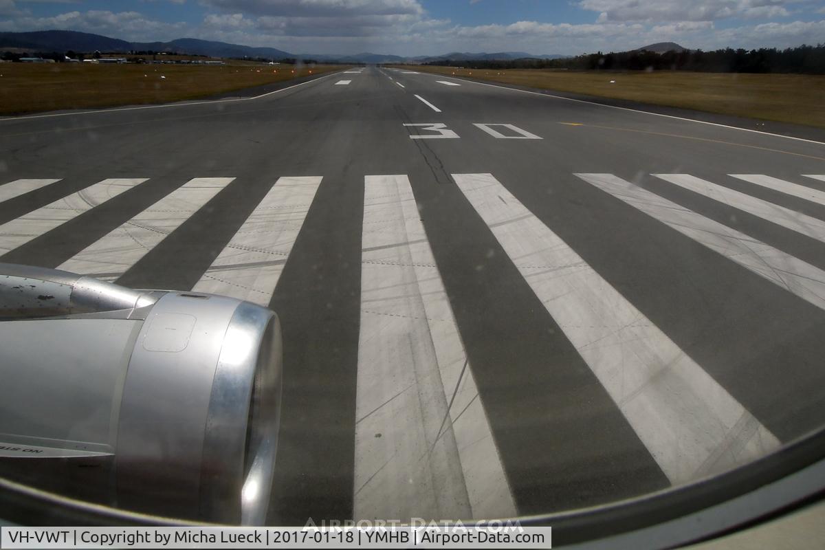 VH-VWT, Airbus A321-231 C/N 3717, Turning onto Runway 30