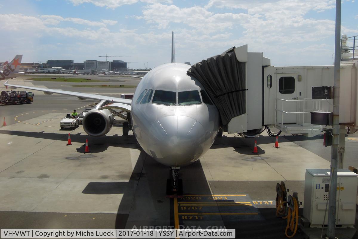 VH-VWT, Airbus A321-231 C/N 3717, Just arrived from HBA