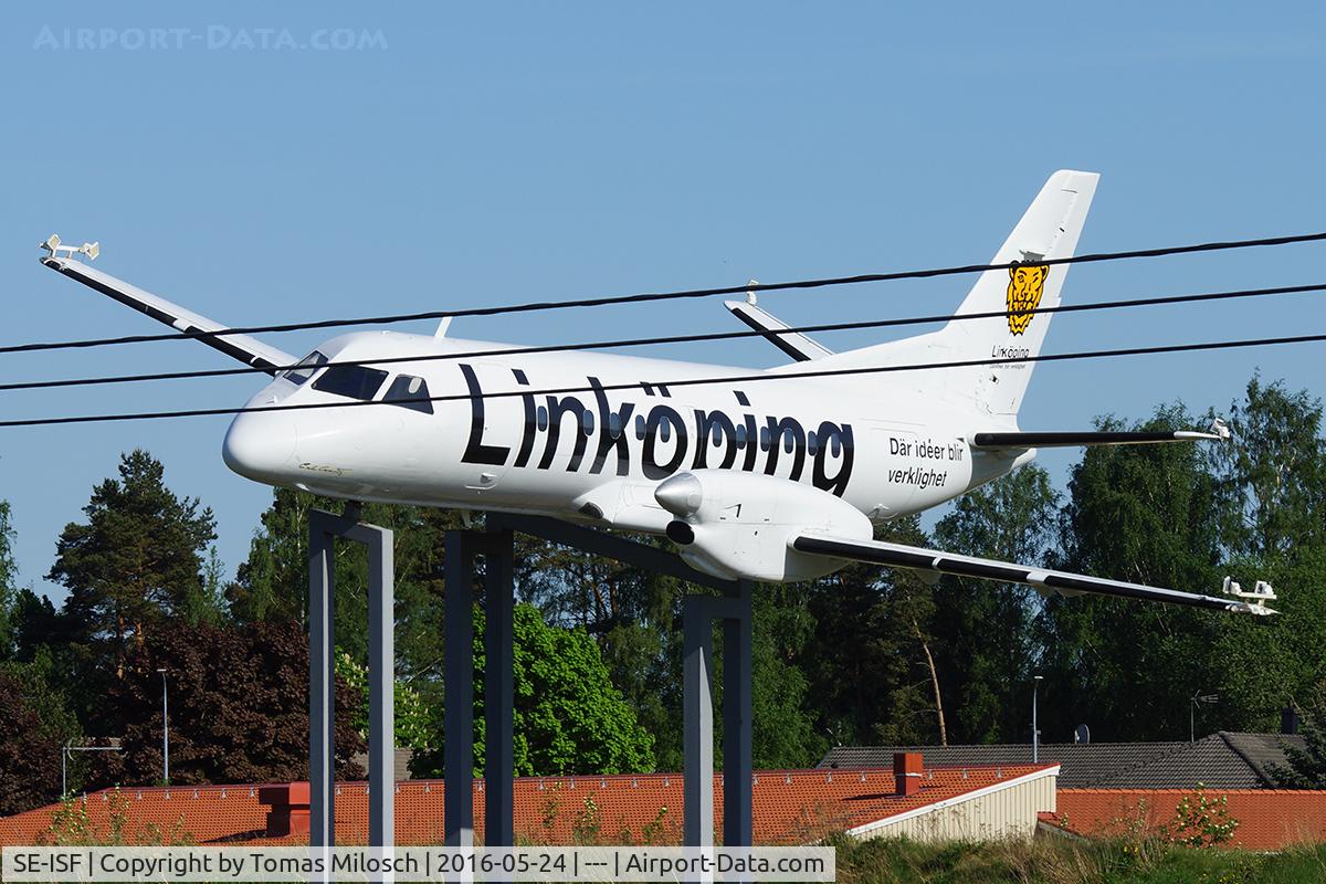 SE-ISF, 1983 Saab 340A C/N 001, Prototype of Saab 340A, displayed at the motorway E4 outside the city of Linköping