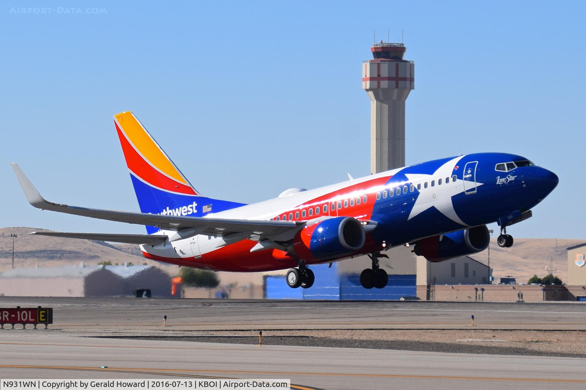 N931WN, 2009 Boeing 737-7H4 C/N 36637, Take off from RWY 28R.