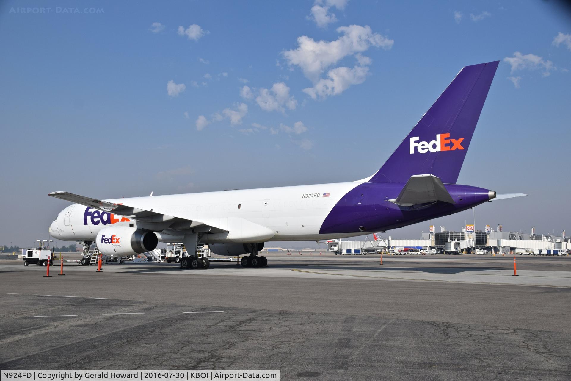 N924FD, 1993 Boeing 757-204 C/N 26267, Parked on FedEx ramp.