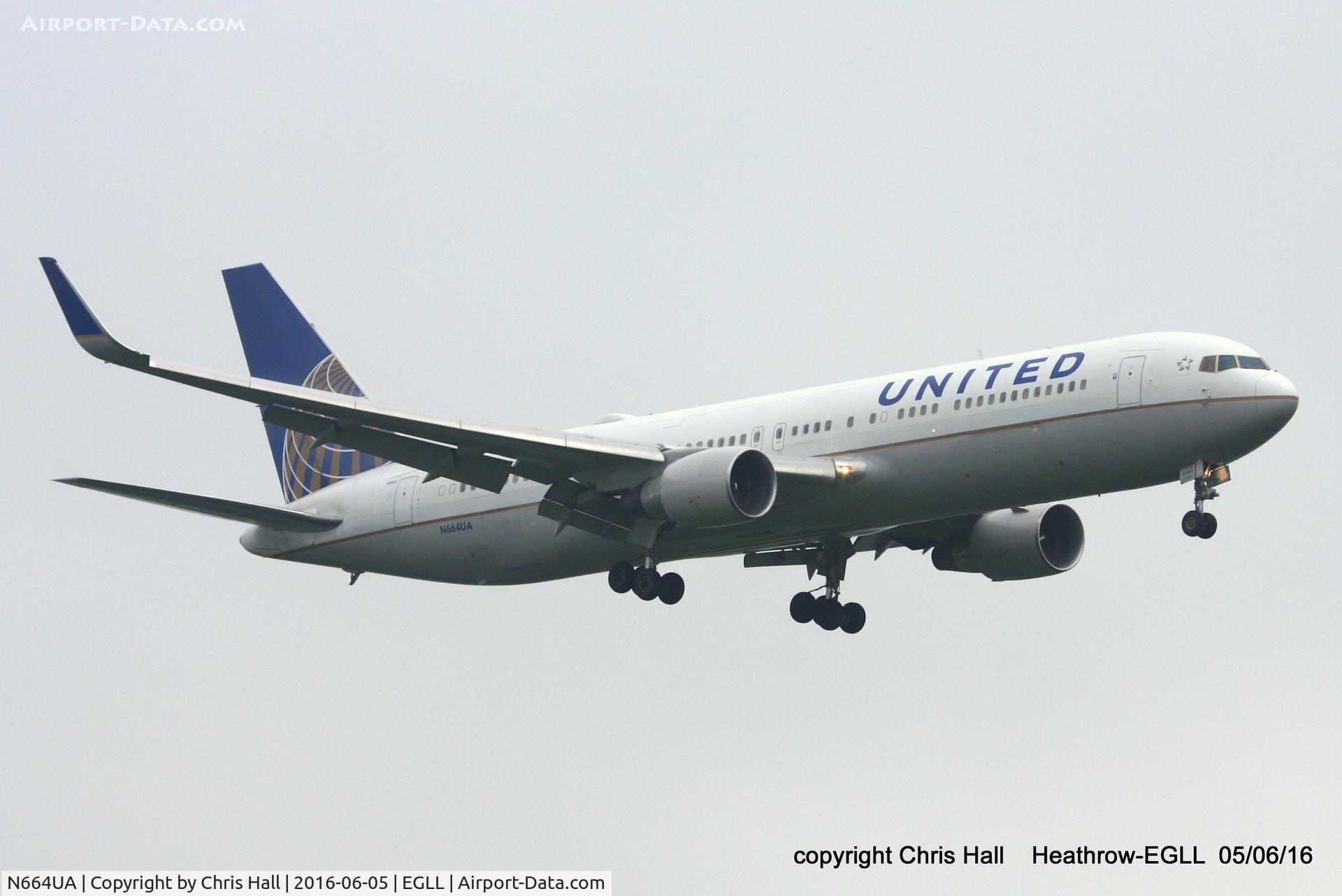 N664UA, 1998 Boeing 767-322 C/N 29236, United