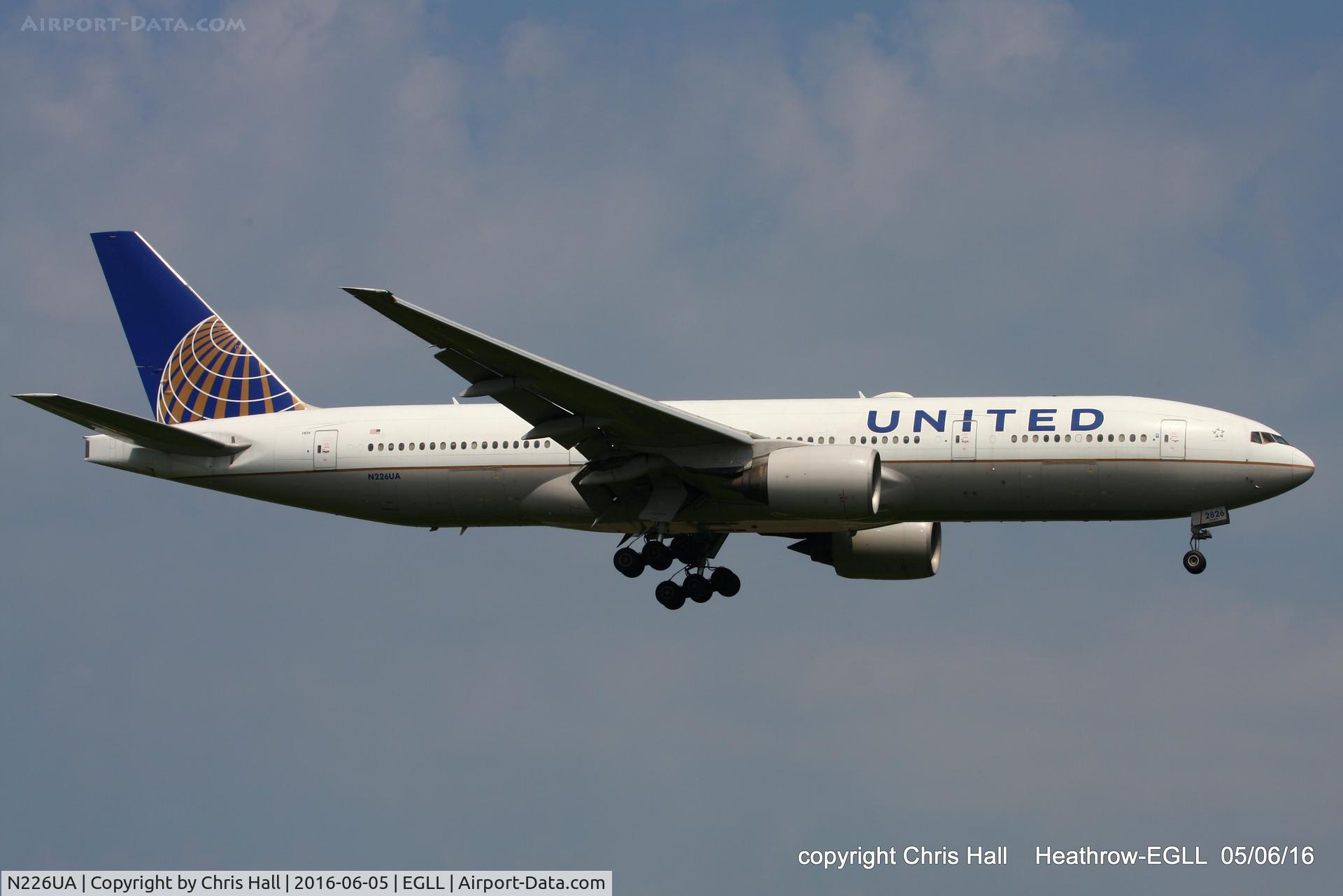 N226UA, 2002 Boeing 777-222 C/N 30226, United