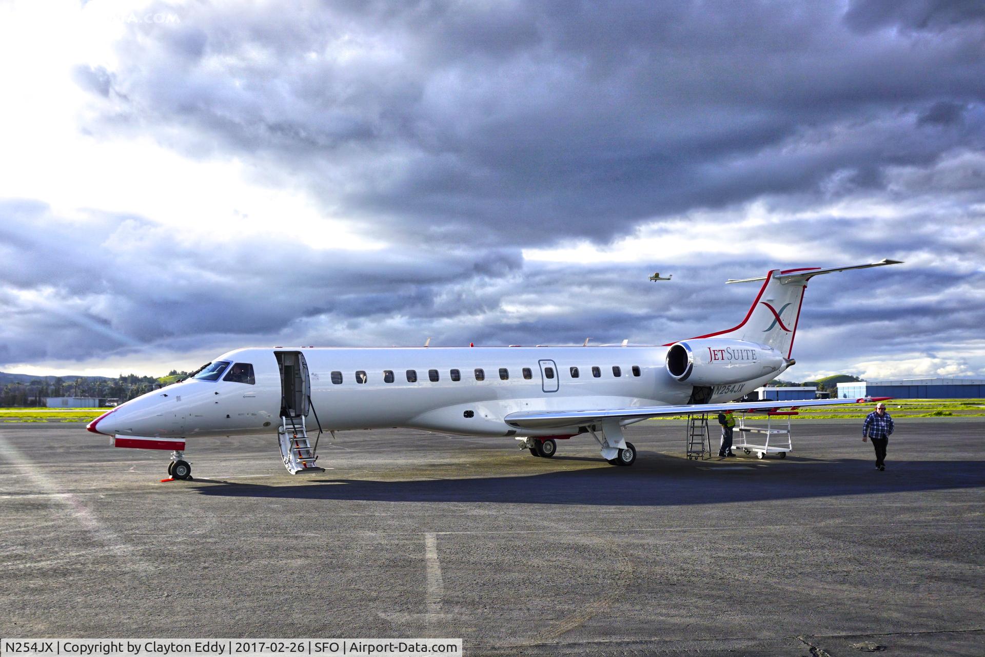 N254JX, 2000 Embraer ERJ-135LR (EMB-135LR) C/N 145275, Concord Airport 2017