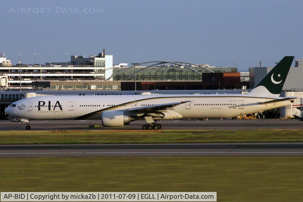 AP-BID, 2008 Boeing 777-340/ER C/N 33780, Taxiing