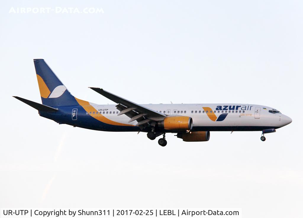 UR-UTP, 1998 Boeing 737-8Q8 C/N 28226, Landing rwy 02