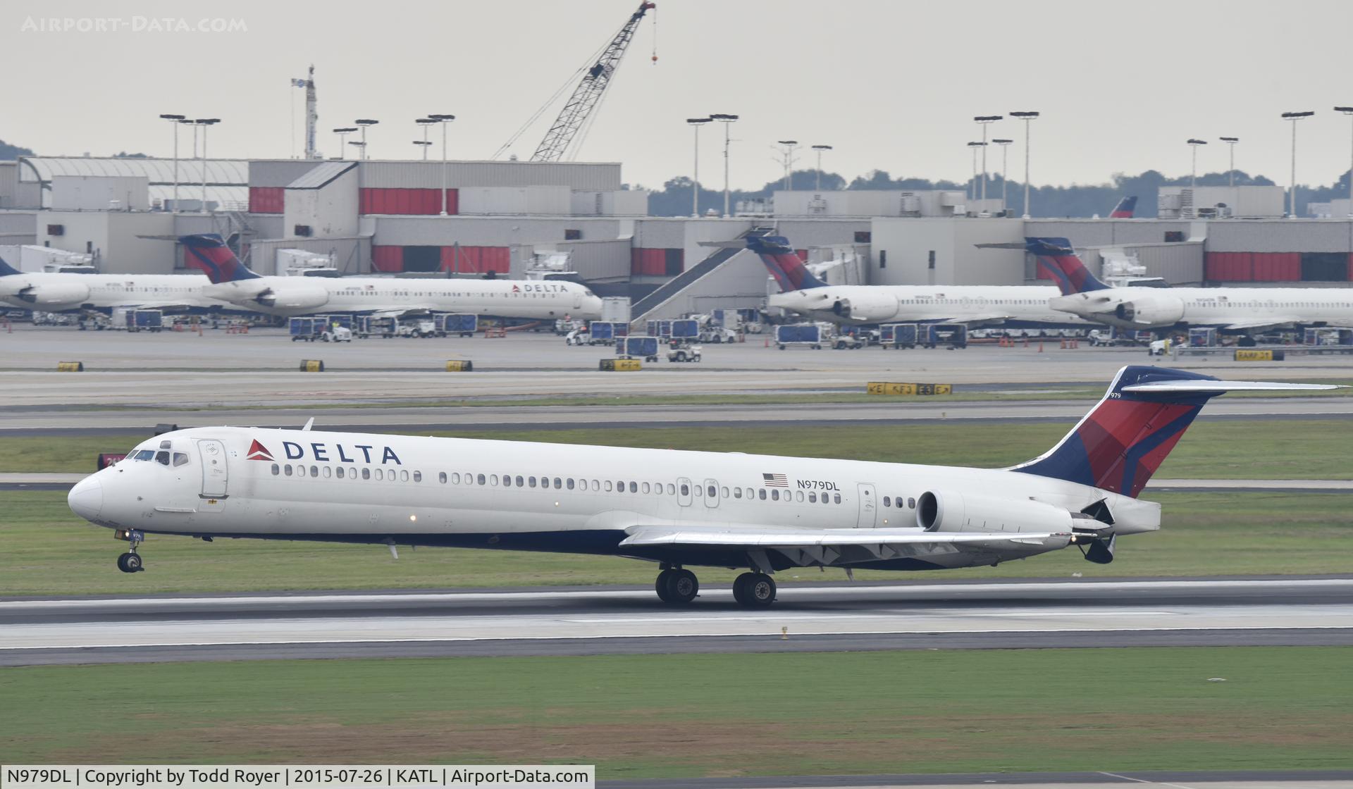 N979DL, 1991 McDonnell Douglas MD-88 C/N 53266, Arriving at Atlanta
