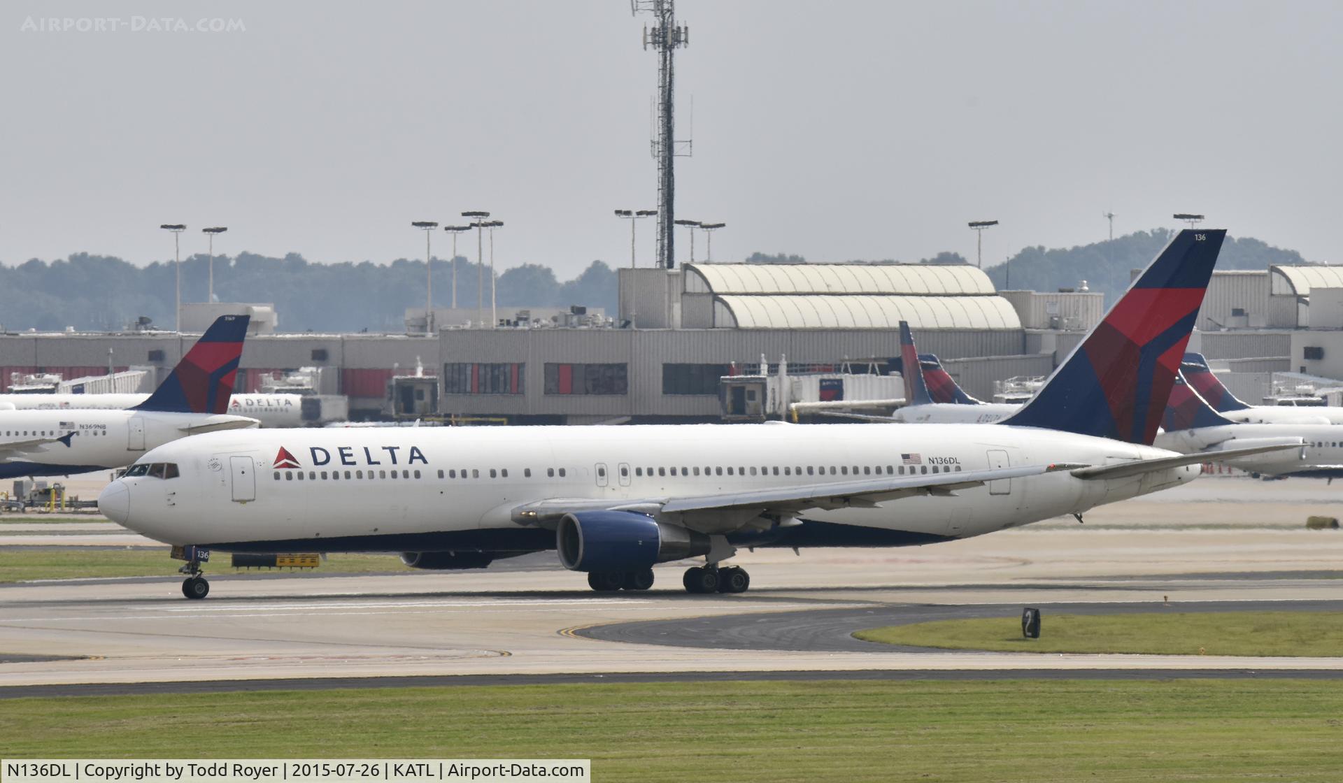 N136DL, 1991 Boeing 767-332 C/N 25146, Departing Atlanta