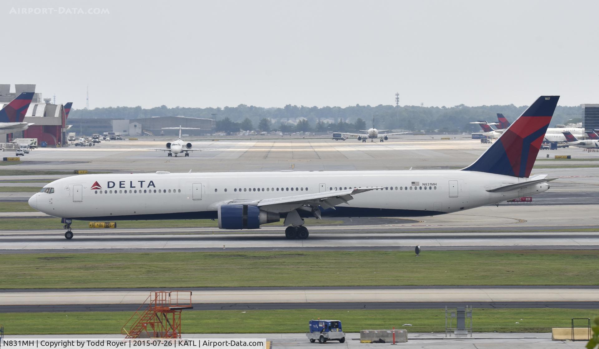 N831MH, 2000 Boeing 767-432/ER C/N 29702, Arriving at Atlanta