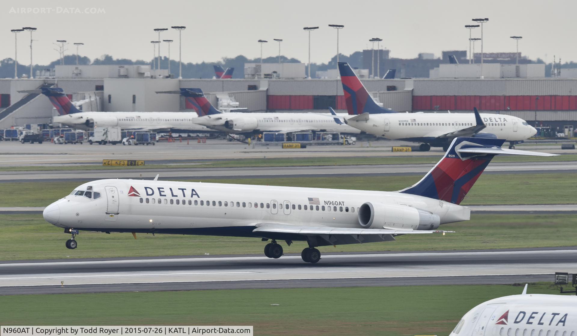 N960AT, 2001 Boeing 717-200 C/N 55022, Arriving at Atlanta