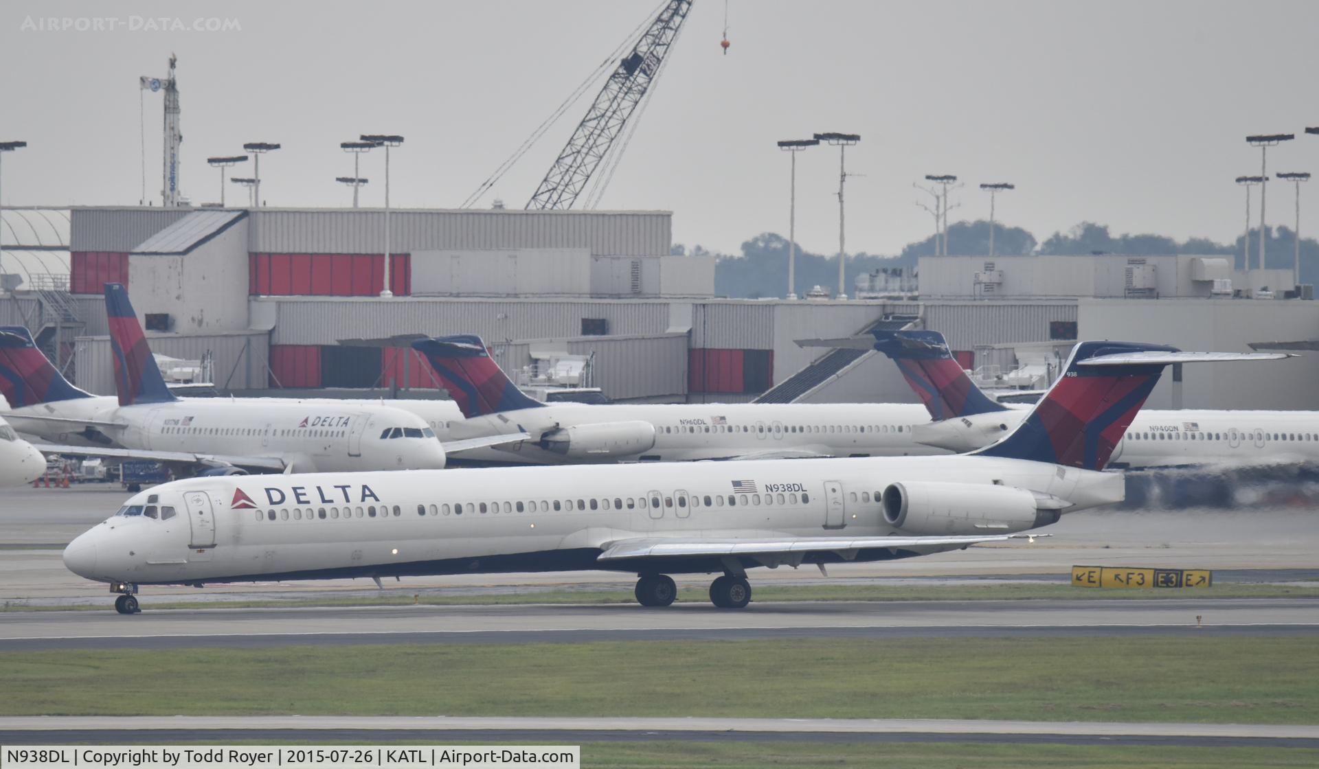 N938DL, 1989 McDonnell Douglas MD-88 C/N 49811, Departing Atlanta