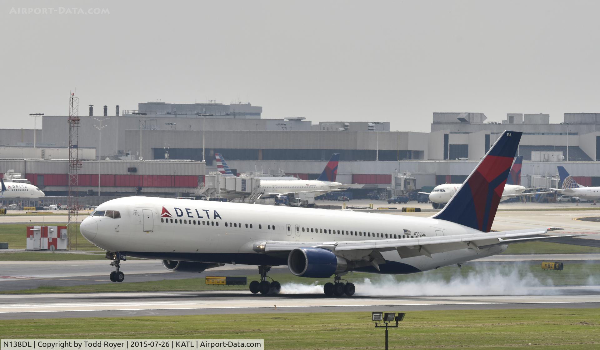 N138DL, 1991 Boeing 767-332 C/N 25409, Arriving at Atlanta
