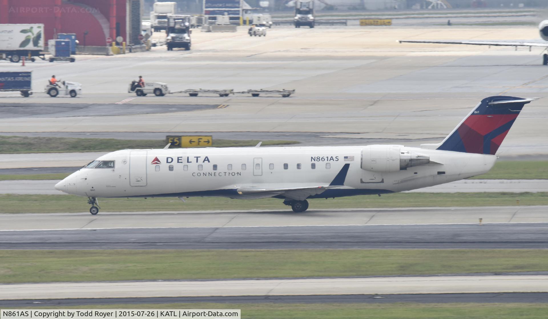 N861AS, 2000 Bombardier CRJ-200ER (CL-600-2B19) C/N 7445, Departing Atlanta