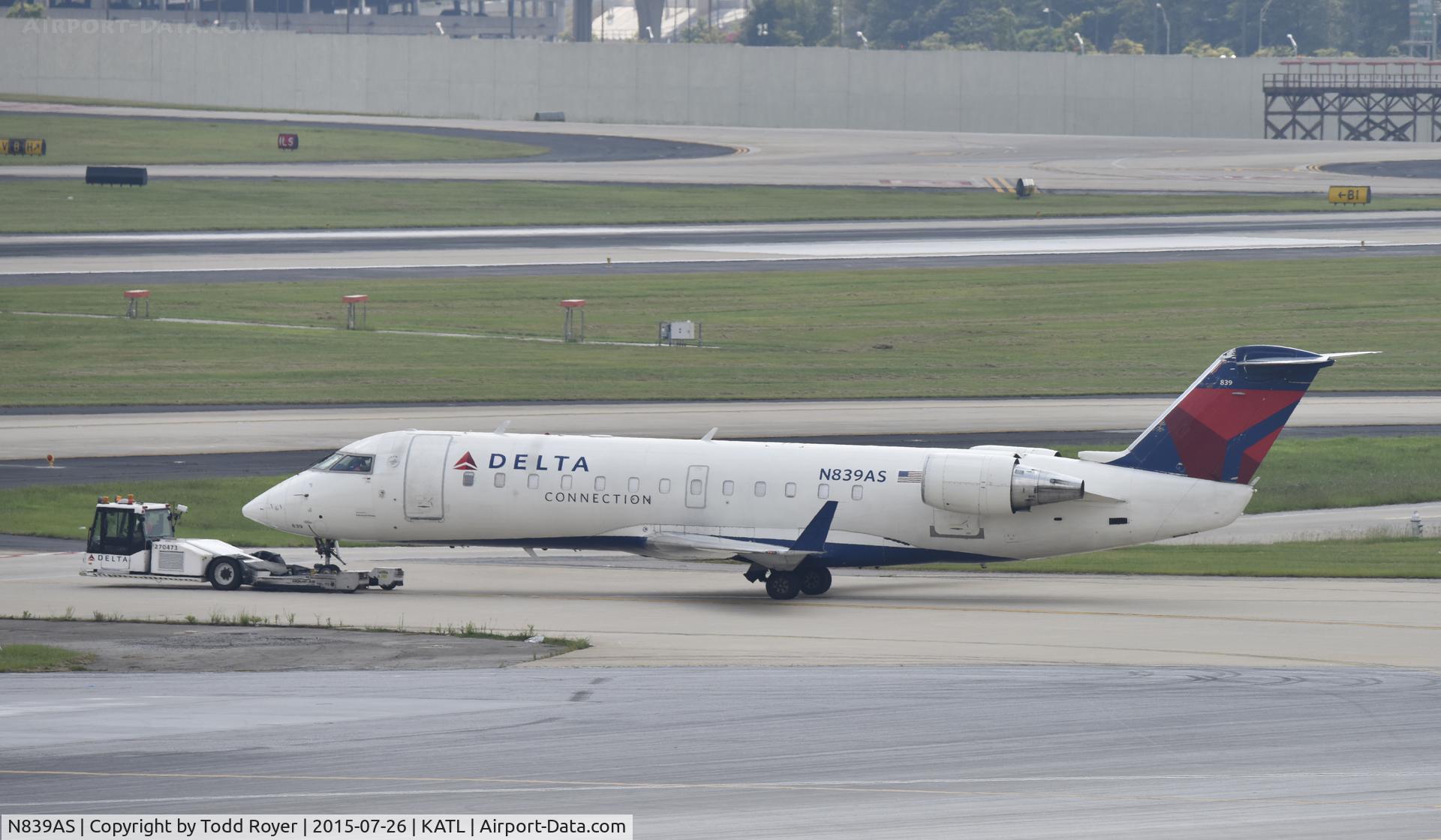 N839AS, 1999 Bombardier CRJ-200ER (CL-600-2B19) C/N 7284, Getting towed
