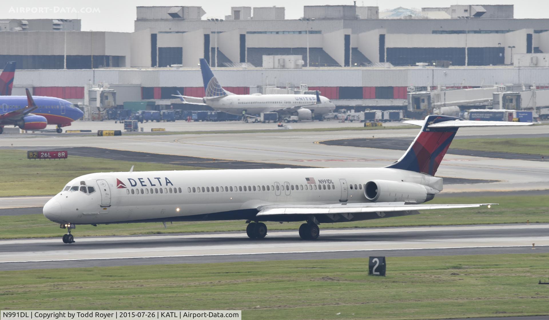N991DL, 1991 McDonnell Douglas MD-88 C/N 53343, Arriving at Atlanta