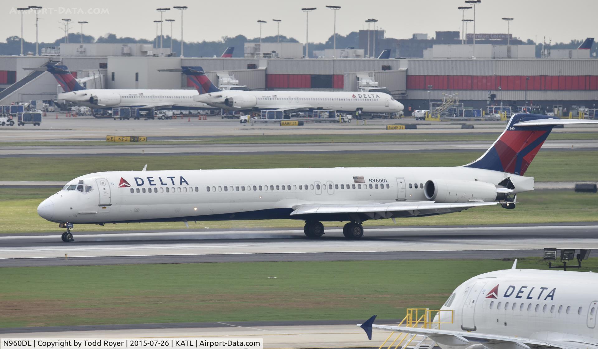 N960DL, 1990 McDonnell Douglas MD-88 C/N 49979, Arriving at Atlanta