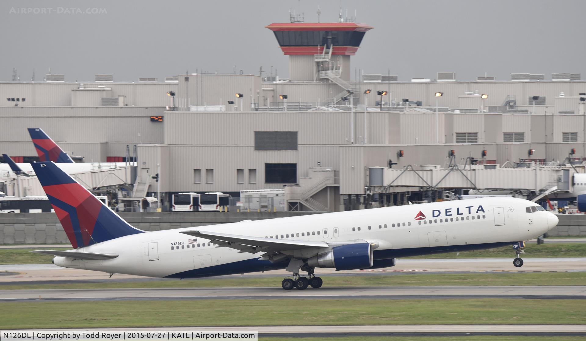 N126DL, 1988 Boeing 767-332 C/N 24076, Departing Atlanta
