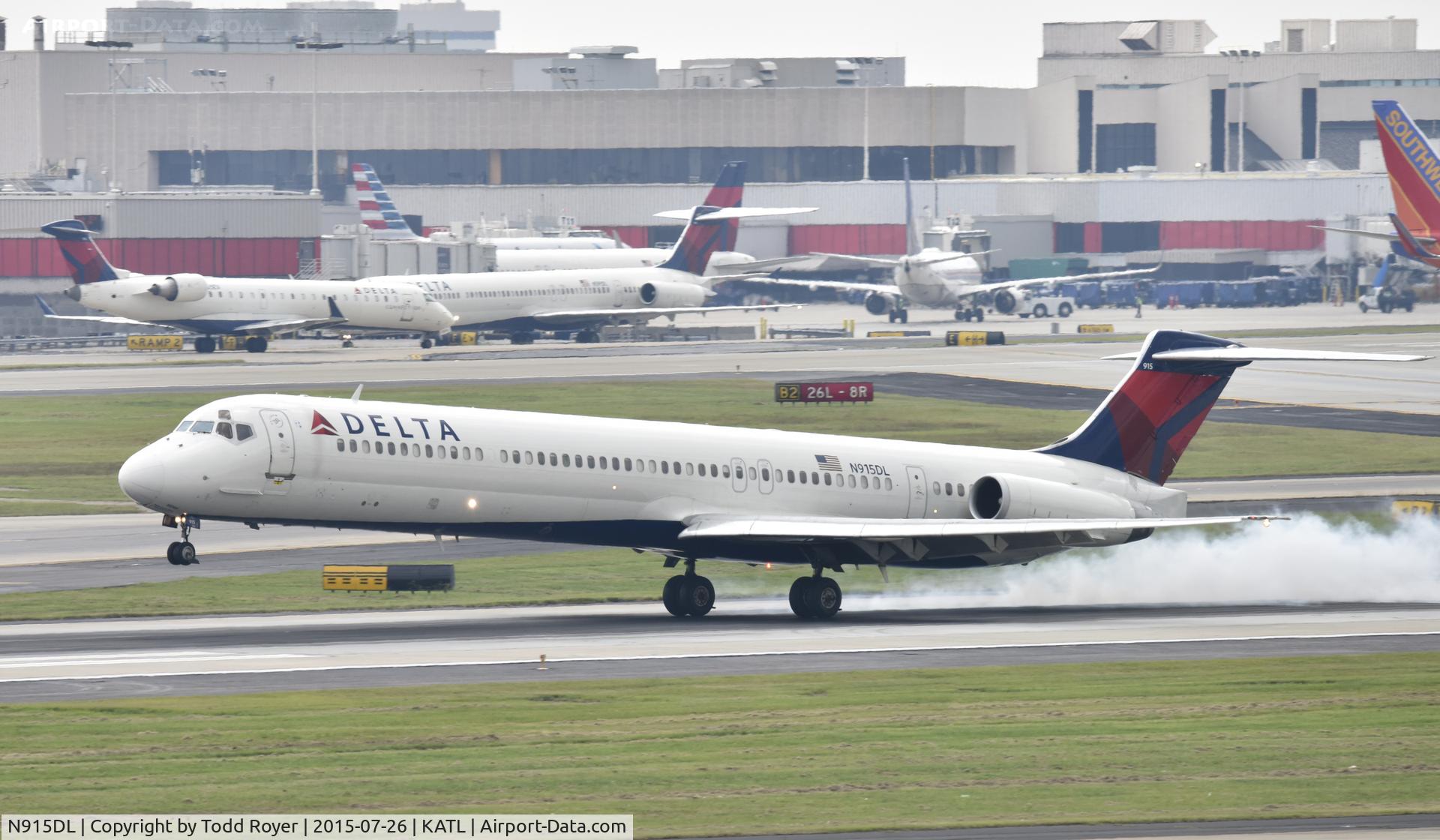 N915DL, 1988 McDonnell Douglas MD-88 C/N 49546, Arriving at Atlanta