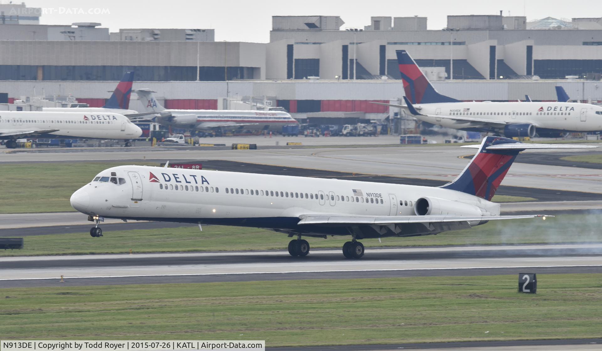 N913DE, 1993 McDonnell Douglas MD-88 C/N 49956, Arriving at Atlanta