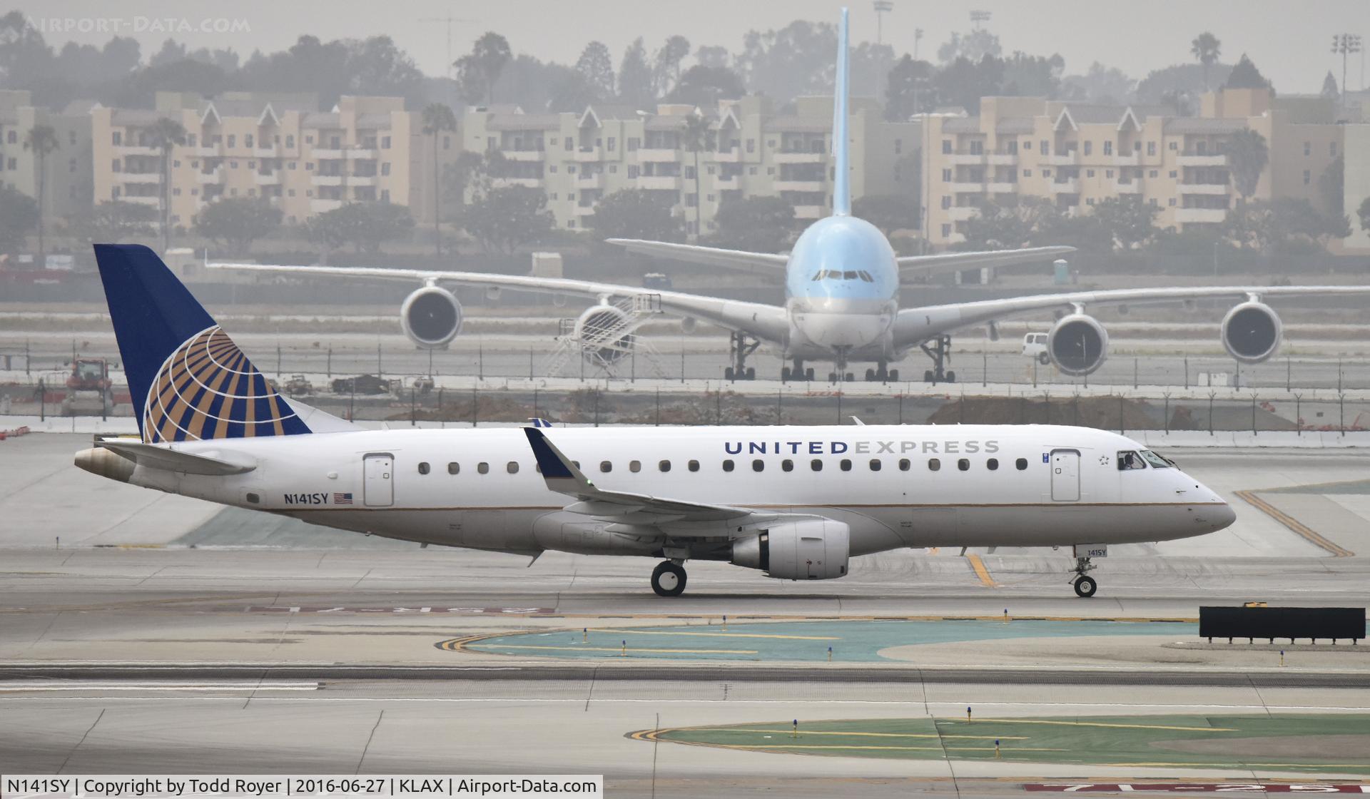 N141SY, 2015 Embraer 175LR (ERJ-170-200LR) C/N 17000472, Taxiing to gate at LAX