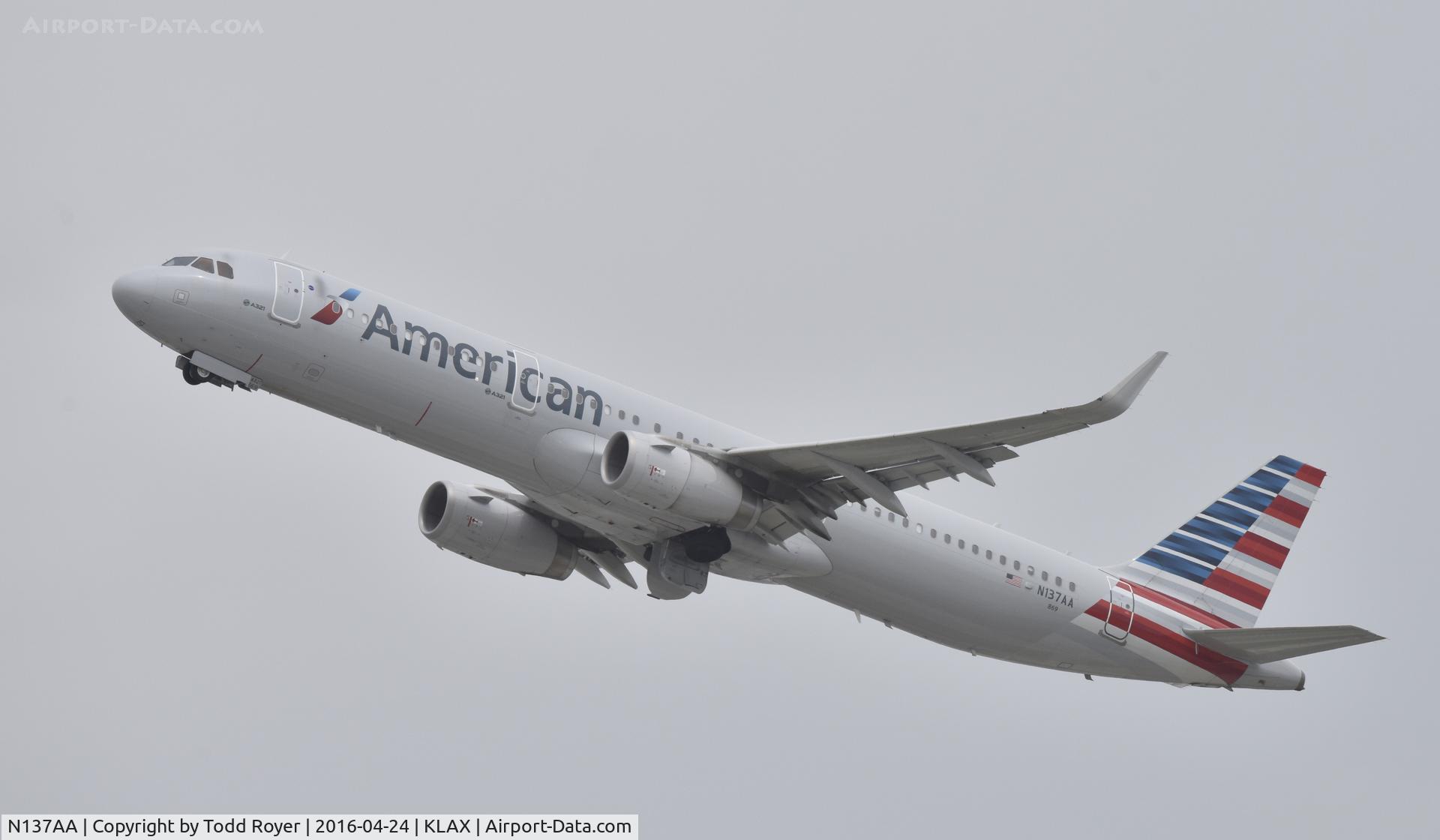 N137AA, 2015 Airbus A321-231 C/N 6647, Departing LAX