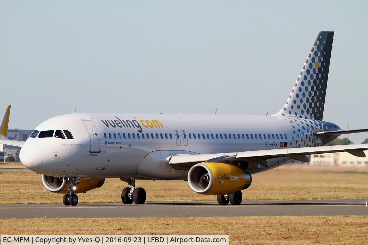 EC-MFM, 2015 Airbus A320-232 C/N 6571, Airbus A320-232, Taxiing to holding point Delta rwy 05, Bordeaux Mérignac airport (LFBD-BOD)