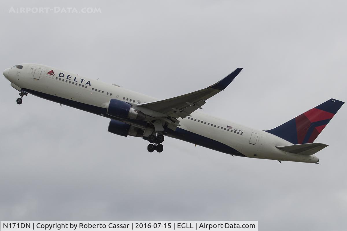 N171DN, 1990 Boeing 767-332 C/N 24759, Heathrow 2016