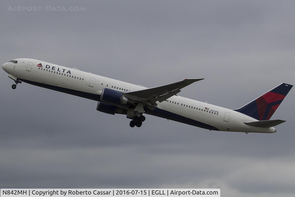 N842MH, 2001 Boeing 767-432/ER C/N 29715, Heathrow 2016