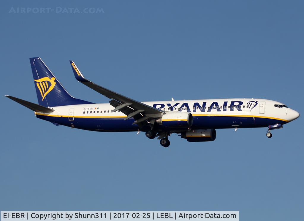 EI-EBR, 2009 Boeing 737-8AS C/N 37530, Landing rwy 02