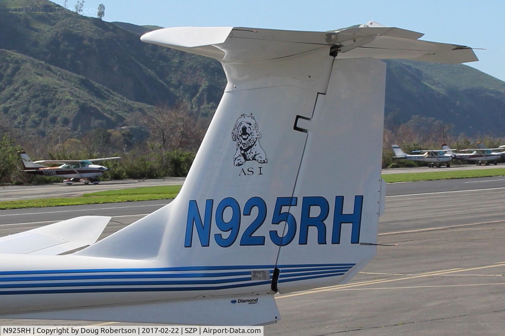 N925RH, 2002 Diamond DA-40 Diamond Star C/N 40.212, 2002 Diamond Acft Inds. DA40 DIAMOND STAR, Lycoming IO-360-M1A+ 180 Hp, tail logo