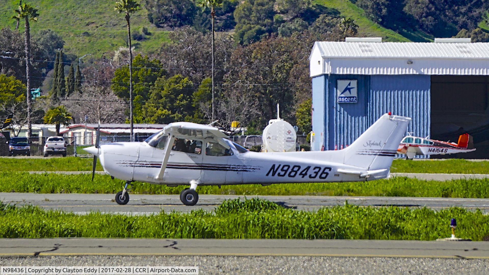 N98436, 1998 Cessna 172R C/N 17280612, Buchanan Field 2017