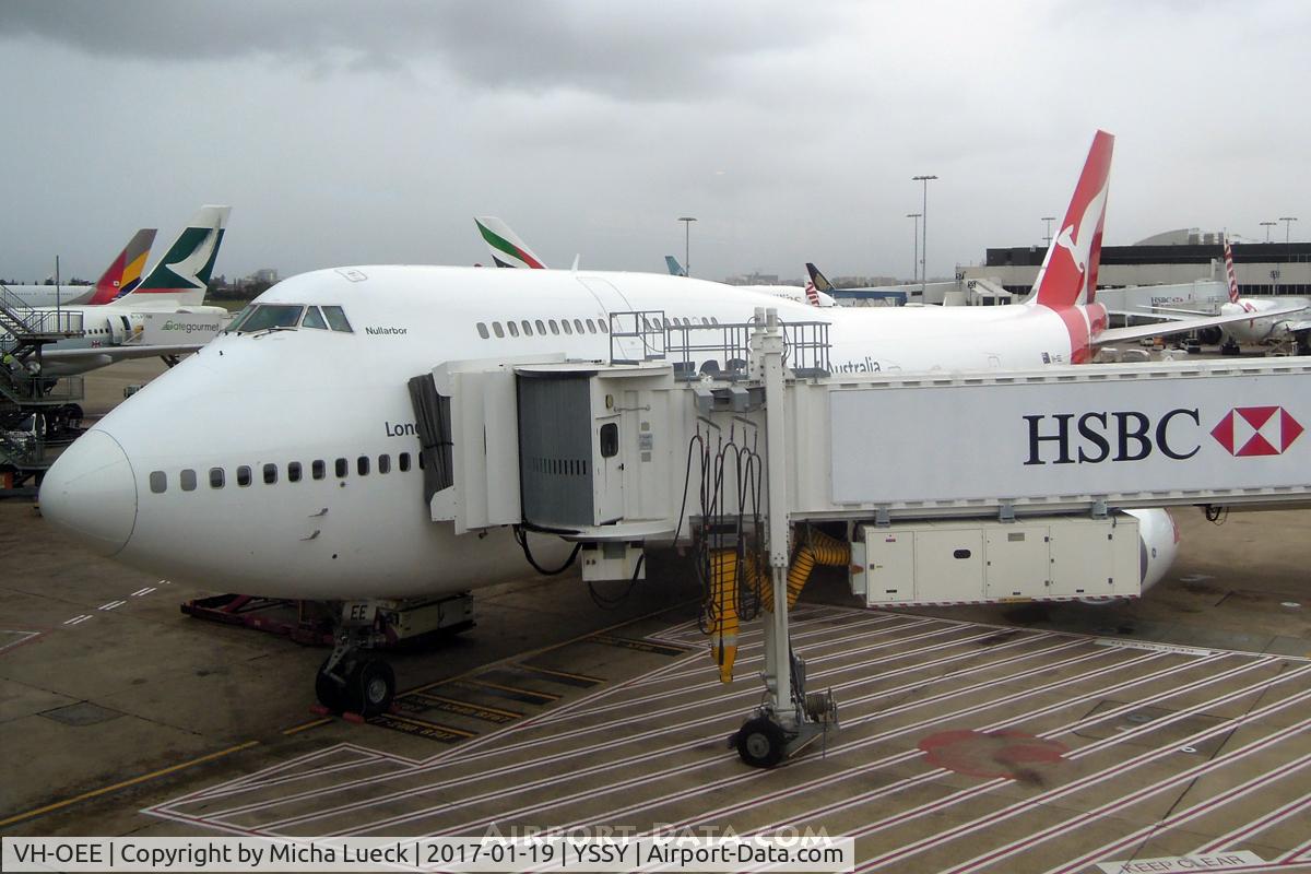 VH-OEE, 2002 Boeing 747-438/ER C/N 32909, At Mascot