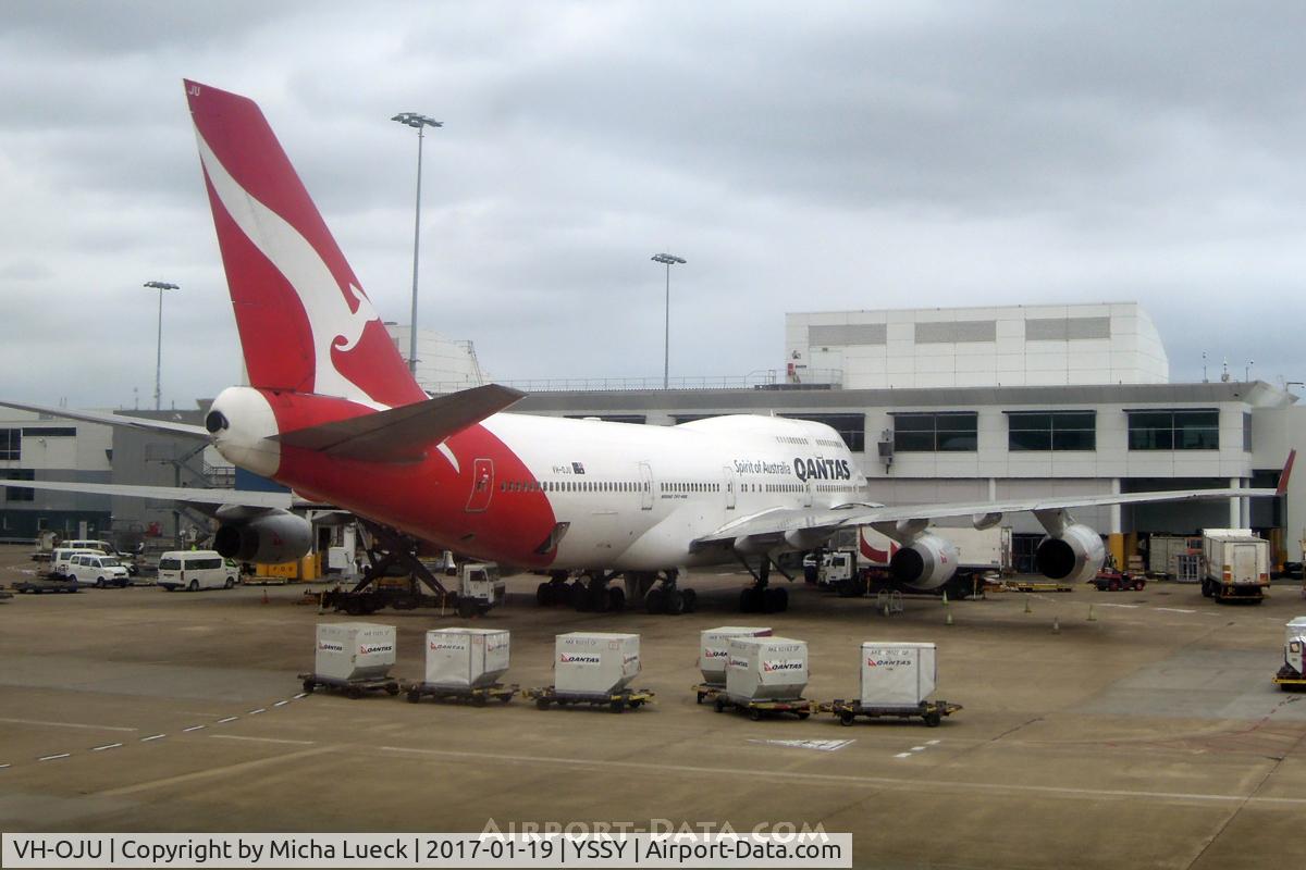 VH-OJU, 1999 Boeing 747-438 C/N 25566, At Mascot