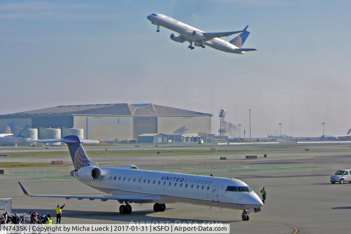 N743SK, 2005 Canadair CL-600-2C10 Regional Jet CRJ-700 C/N 10199, At SFO