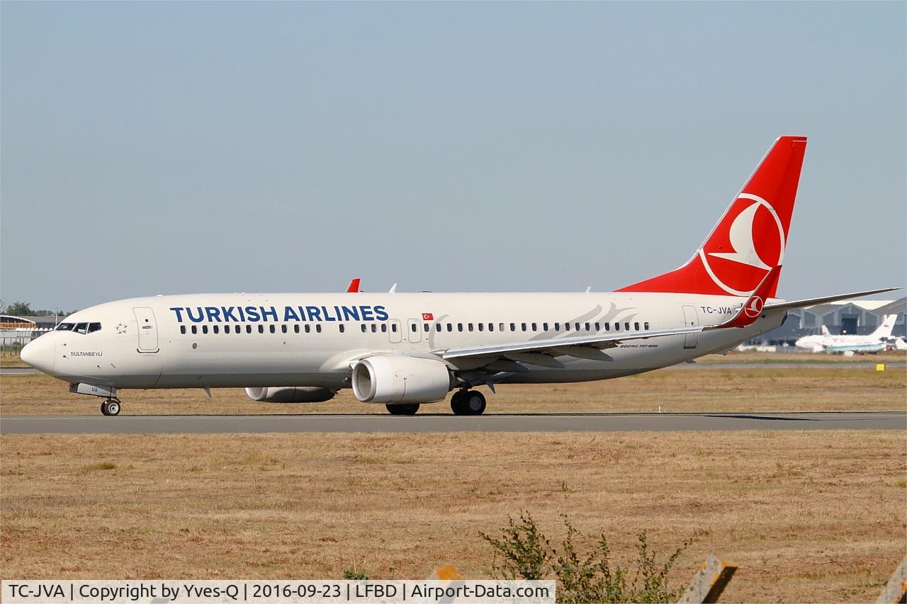 TC-JVA, 2014 Boeing 737-8F2 C/N 40988, Boeing 737-8F2, Taxiing to holding point Delta rwy 05, Bordeaux Mérignac airport (LFBD-BOD)