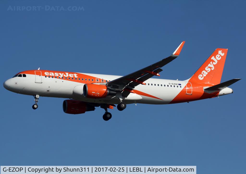 G-EZOP, 2015 Airbus A320-214 C/N 6633, Landing rwy 25R in new c/s