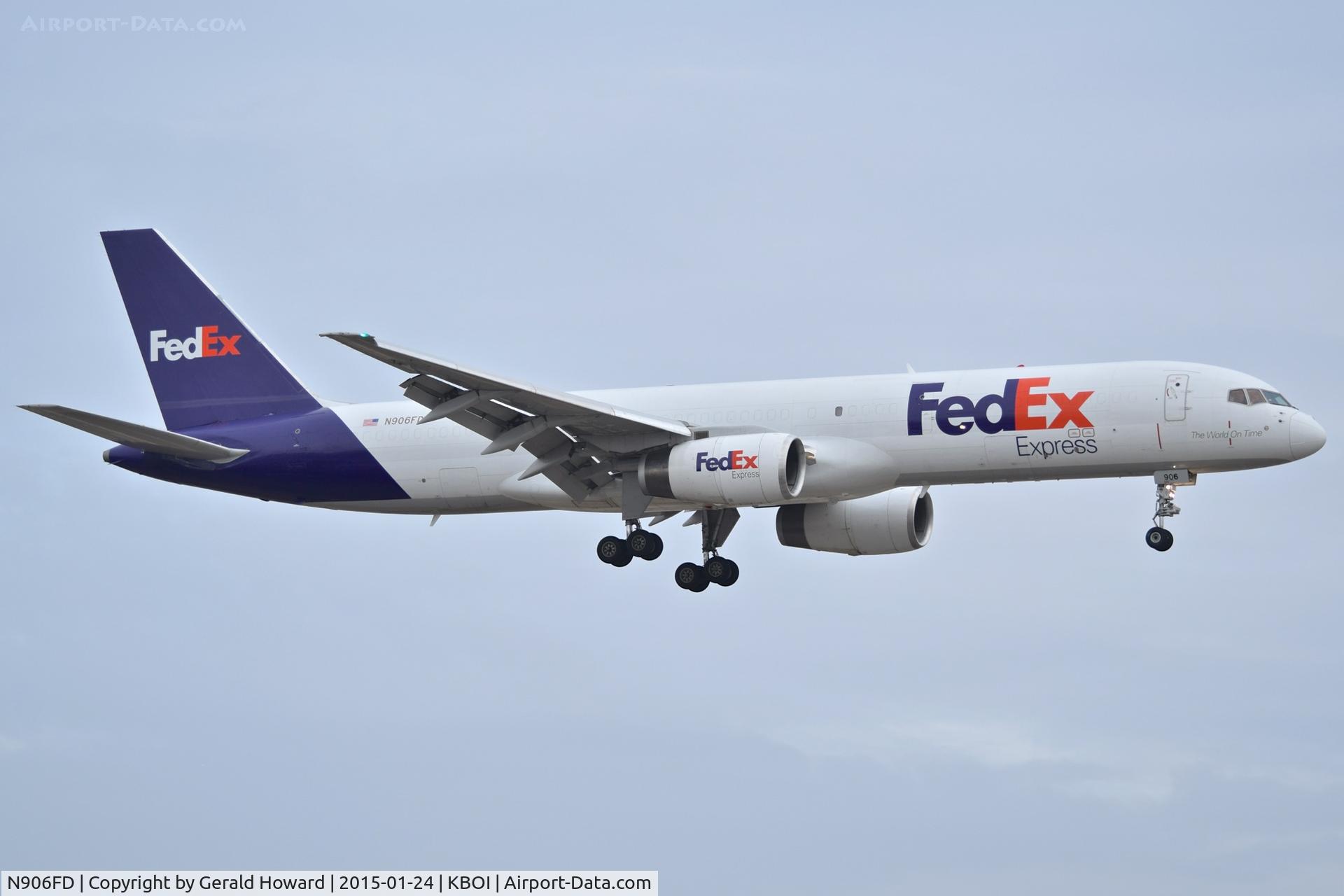 N906FD, 1993 Boeing 757-2B7 C/N 27148, On final approach for RWY 10L.