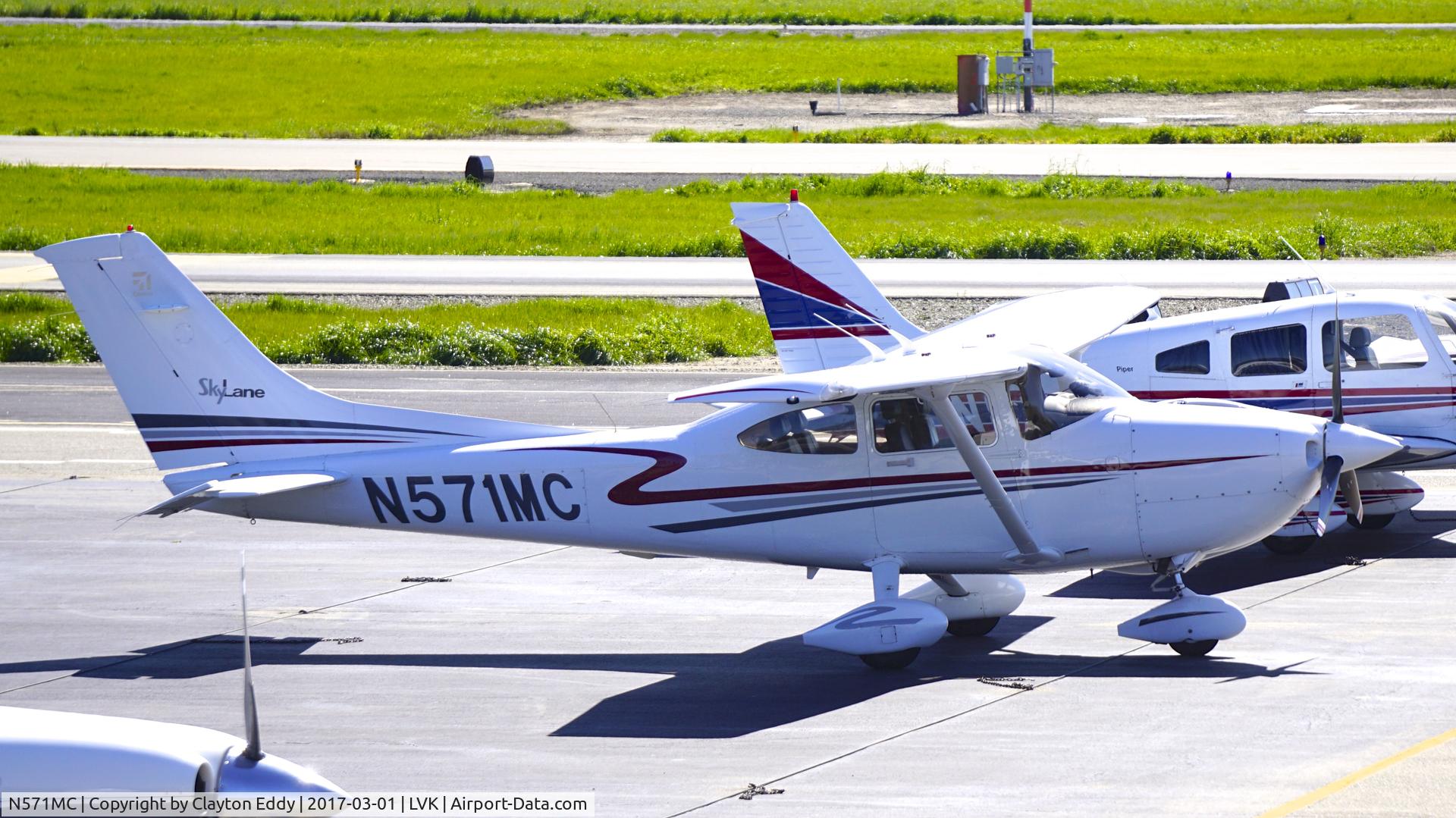 N571MC, 2001 Cessna 182T Skylane C/N 18281038, Livermore Airport 2017
