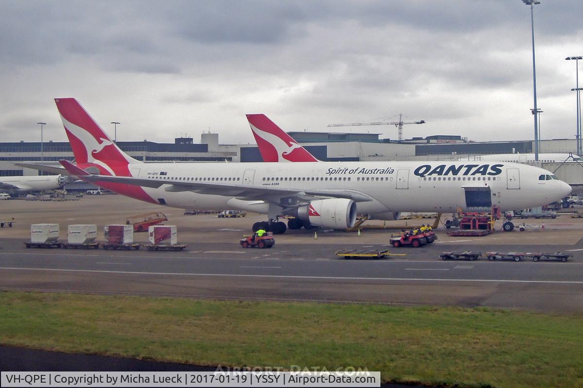 VH-QPE, 2004 Airbus A330-303 C/N 0593, At Mascot