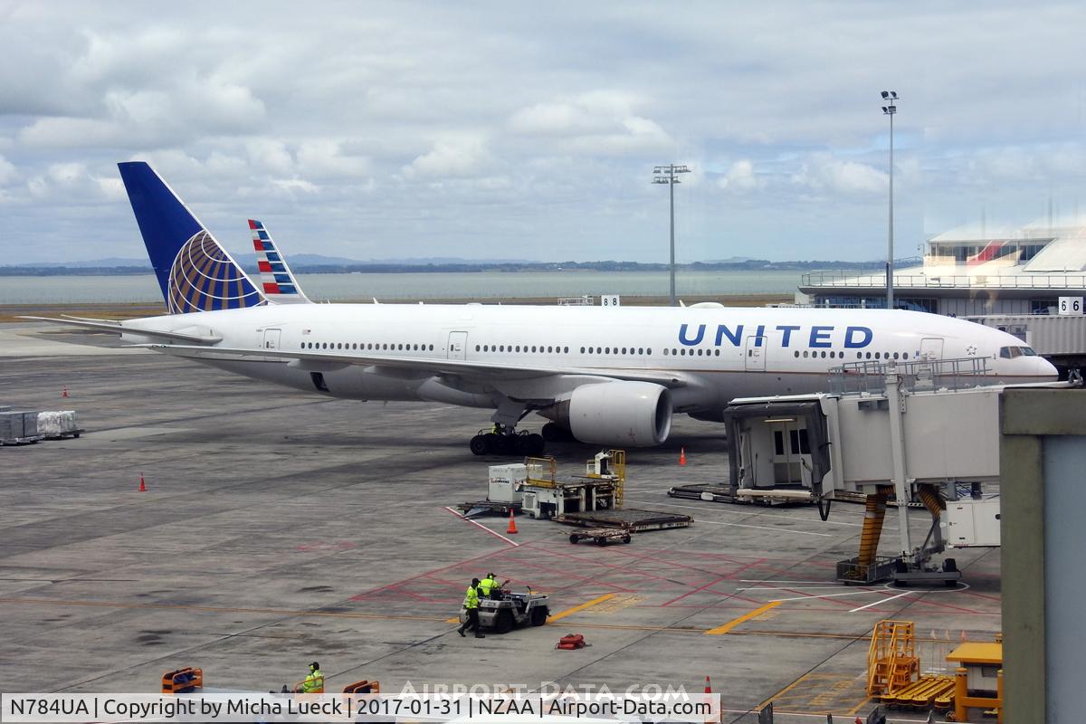 N784UA, 1997 Boeing 777-222/ER C/N 26951, At Auckland