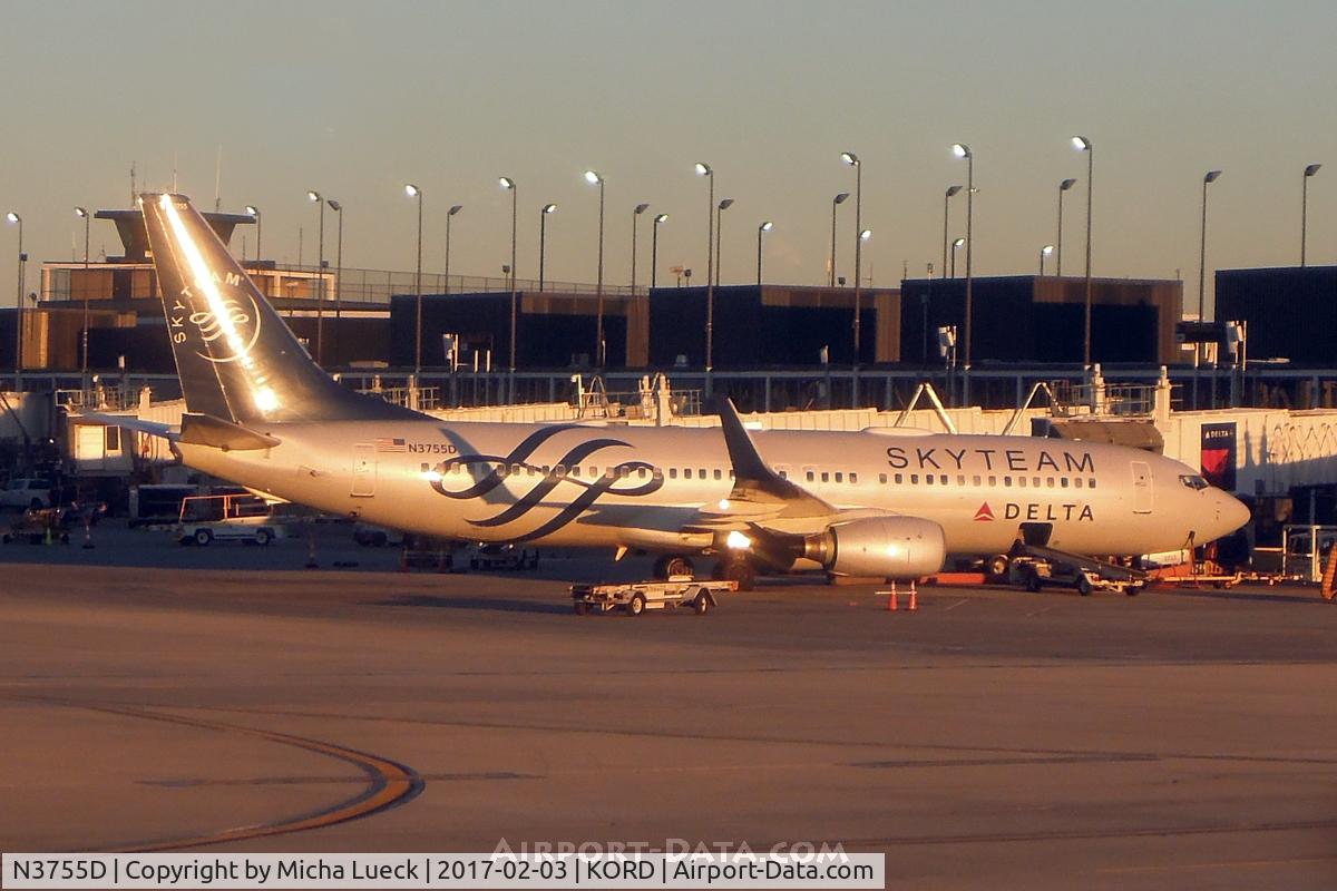 N3755D, 2001 Boeing 737-832 C/N 29627, At O'Hare