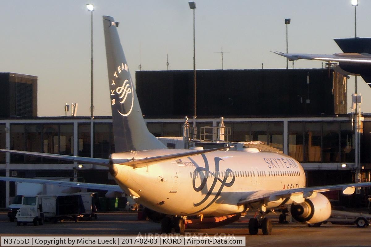 N3755D, 2001 Boeing 737-832 C/N 29627, At O'Hare