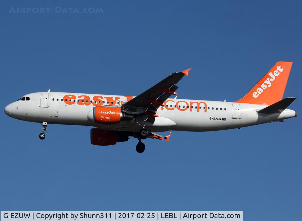 G-EZUW, 2012 Airbus A320-214 C/N 5116, Landing rwy 25R