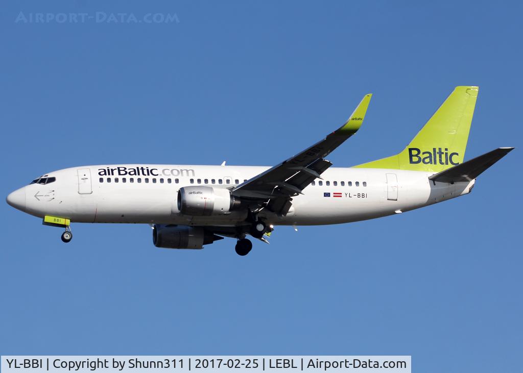 YL-BBI, 1995 Boeing 737-33A C/N 27454, Landing rwy 25R
