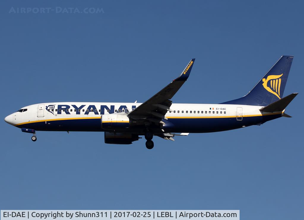 EI-DAE, 2002 Boeing 737-8AS C/N 33545, Landing rwy 25R