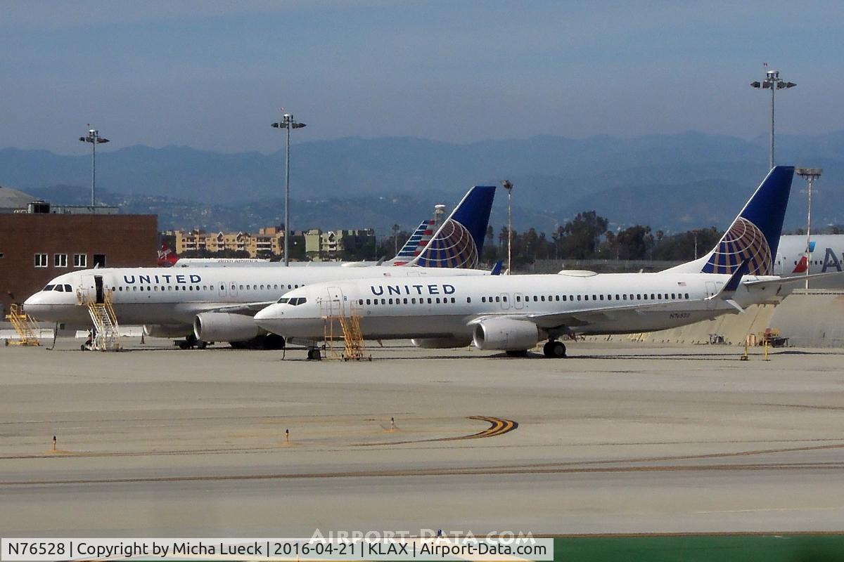 N76528, 2010 Boeing 737-824 C/N 31663, At LAX