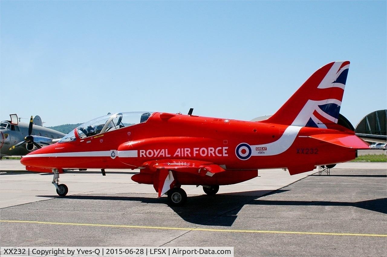 XX232, 1978 Hawker Siddeley Hawk T.1 C/N 068/312068, Royal Air Force Red Arrows Hawker Siddeley Hawk T.1A, Taxiing to holding point, Luxeuil-Saint Sauveur Air Base 116 (LFSX) Open day 2015